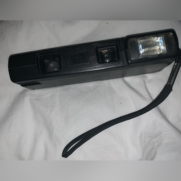 Vtg Kodak Ektralite 10 Point Shoot Flash 110 Film Camera Tested Working - Picture 3 of 4